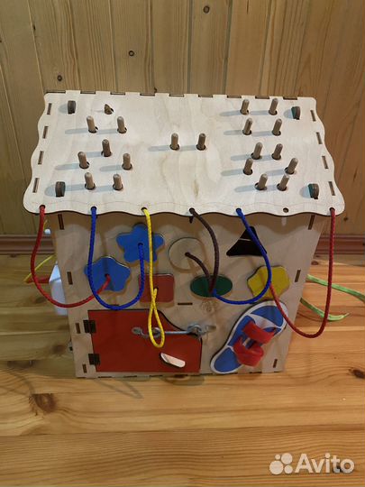 Бизиборд домик