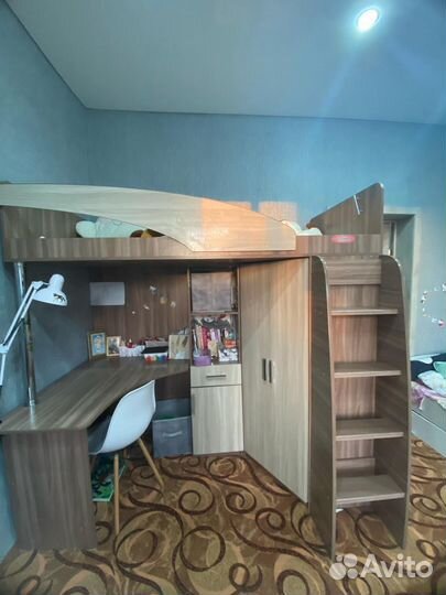 Детская кровать чердак со столом и шкафом бу