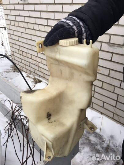 Бачок стеклоомывателя audi 100