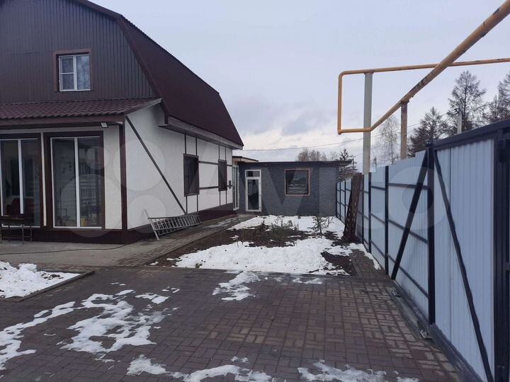 Коттедж 206 м² на участке 6 сот.