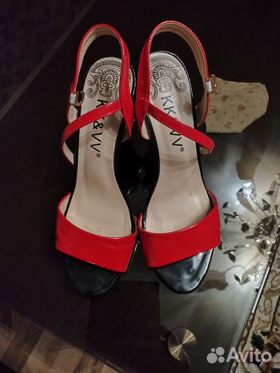 Босоножки кожаные 38