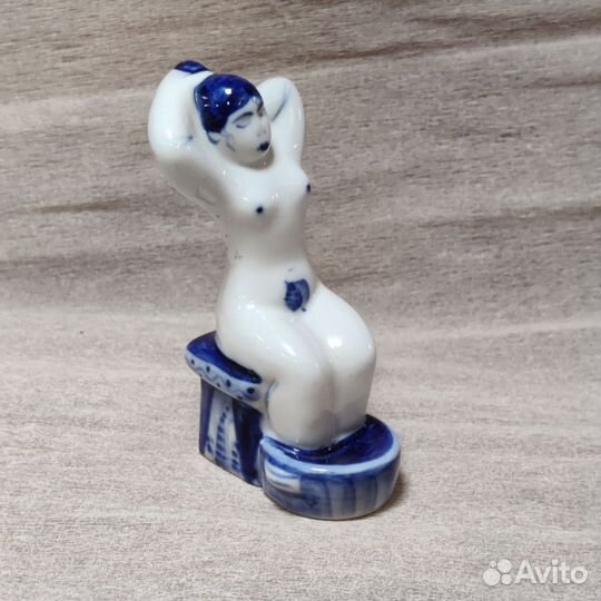 Фарфоровая статуэтка. Девушка в Бане. Гжель