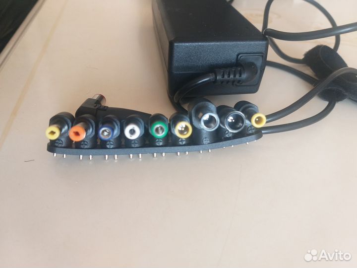 Блок питания для ноутбука с переходниками