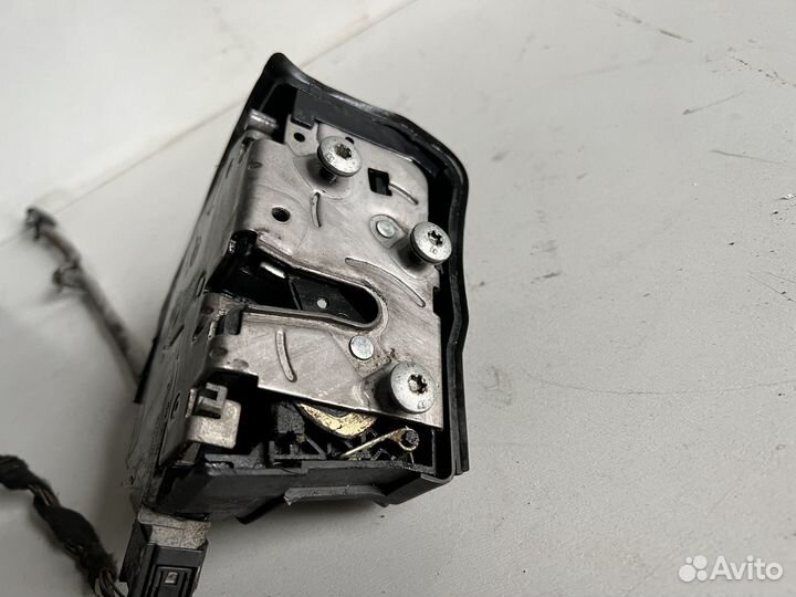 BMW X5 Е 53 замок двери задний левый