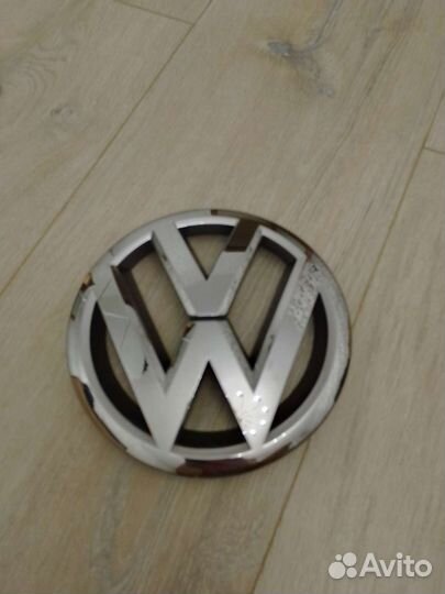 Эмблема решетки радиатора Тигуан 1