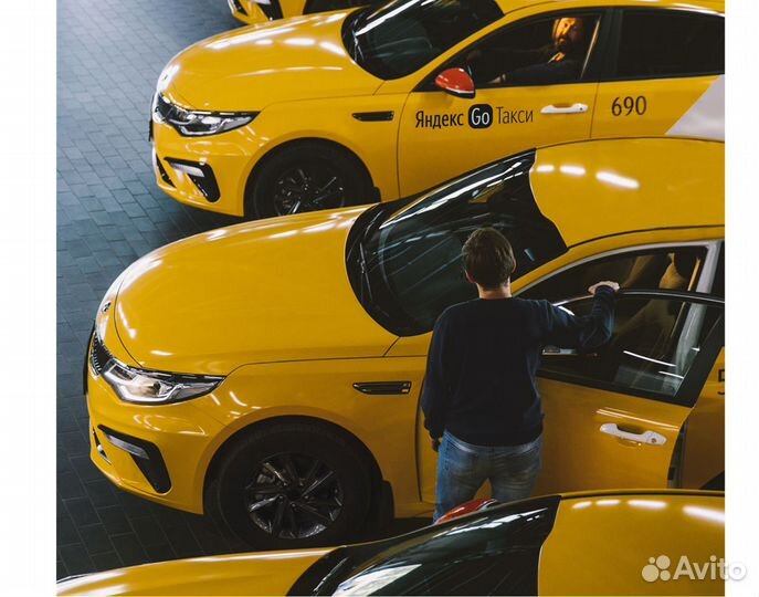 Водитель-женщина на авто компании оплата ежедневно