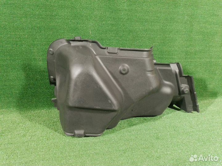 Обшивка багажника правая Toyota Corolla Axio