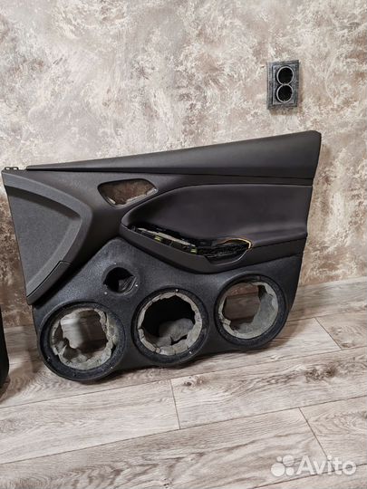 Обшивки под громкий фронт Форд Фокус 3