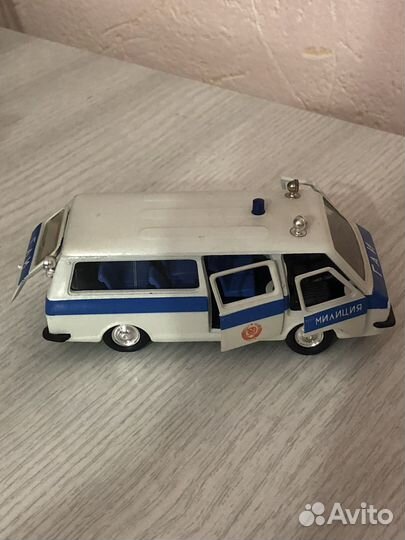 Модель автомобиля ЗИЛ 117 (1:43),Волга газ-24