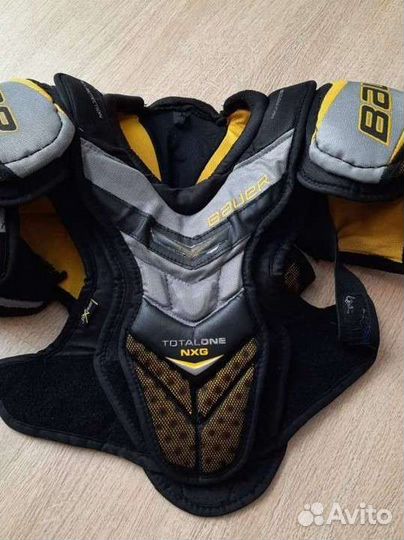 Нагрудник хоккейный