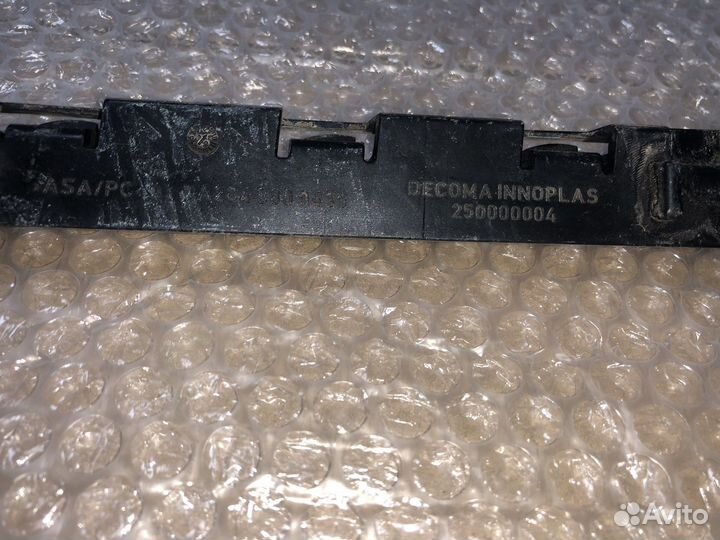 Направляющаяя задеего бампера правая на mercedec c