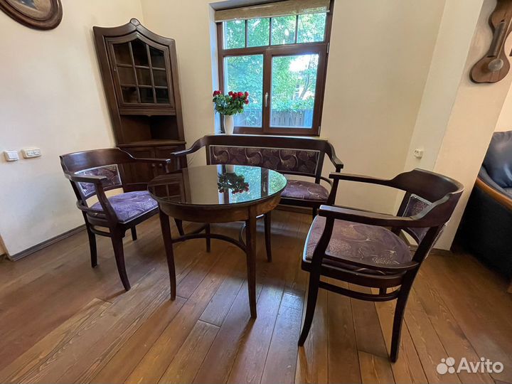 Старинная антикварная мебель