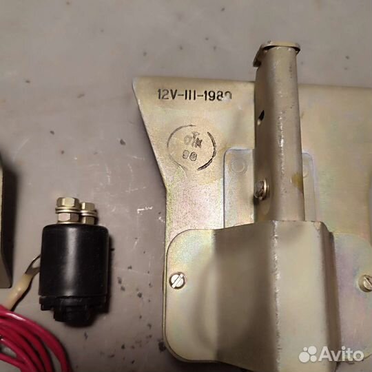 Электромагнитный замок багажника Жигули 2101