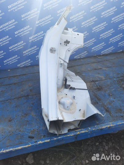 Задняя правая четверть Ford Focus 3 седан 2014