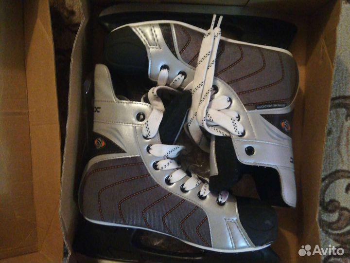 Коньки хоккейные