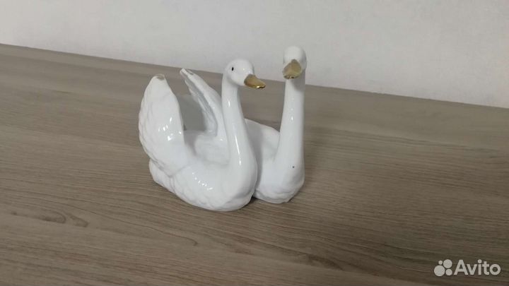 Статуэтка лебеди