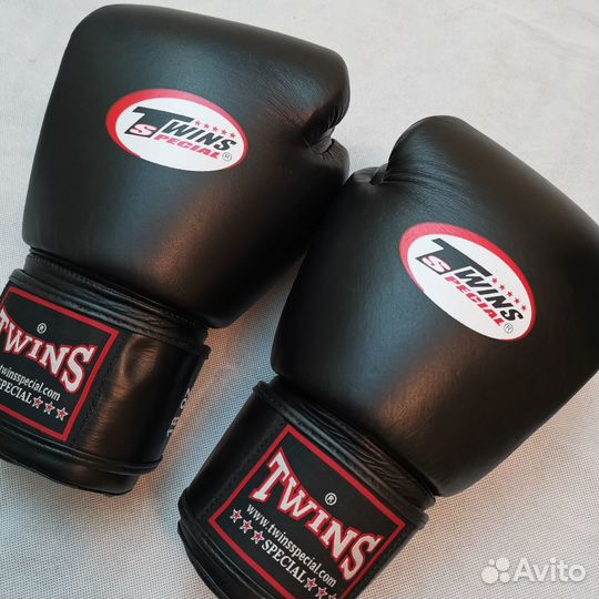 Боксерские перчатки Twins кожаные