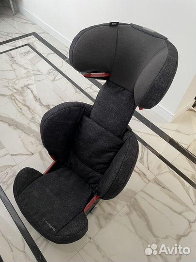 Автомобильное кресло maxi cosi