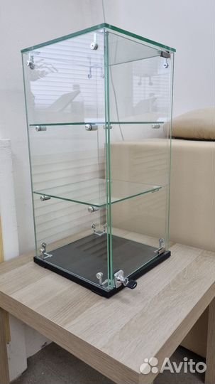 Стеклянная витрина