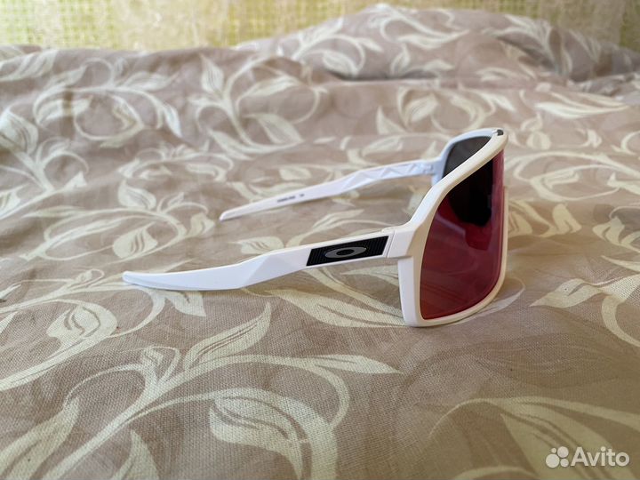 Солнцезащитные очки Oakley Sutro S