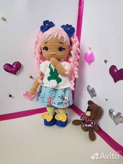 Вязаная игрушка кукла