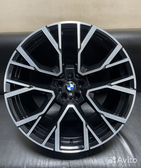 Оригинальный задний диск R22 на BMW X5M, X6M