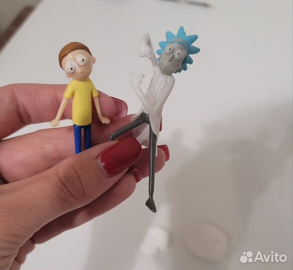 Киндер-сюрпризы много разных