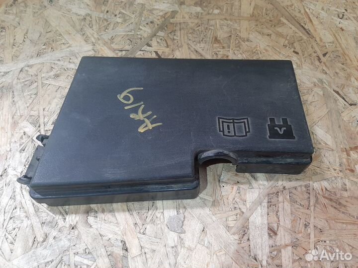 Крышка блока предохранителей Ford Focus 2