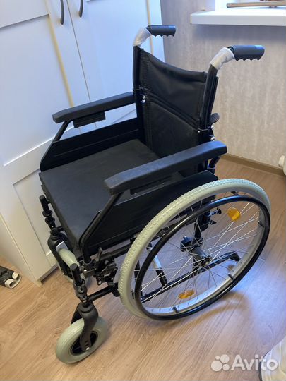 Продам инвалидную коляску
