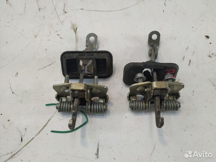 Renault duster Ограничитель двери