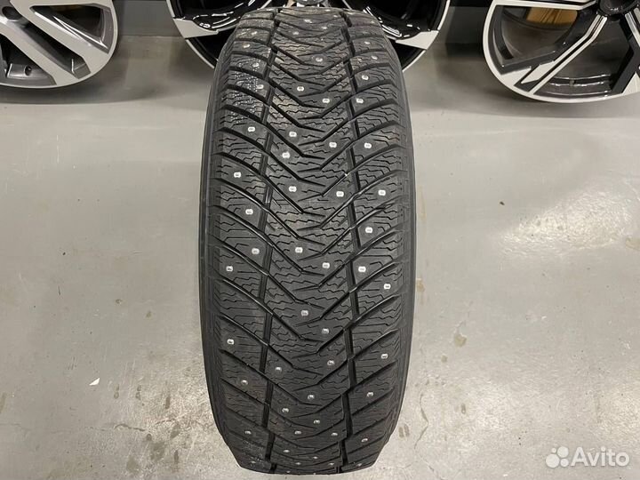 Yokohama IceGuard Stud IG65 295/40 R21 111T