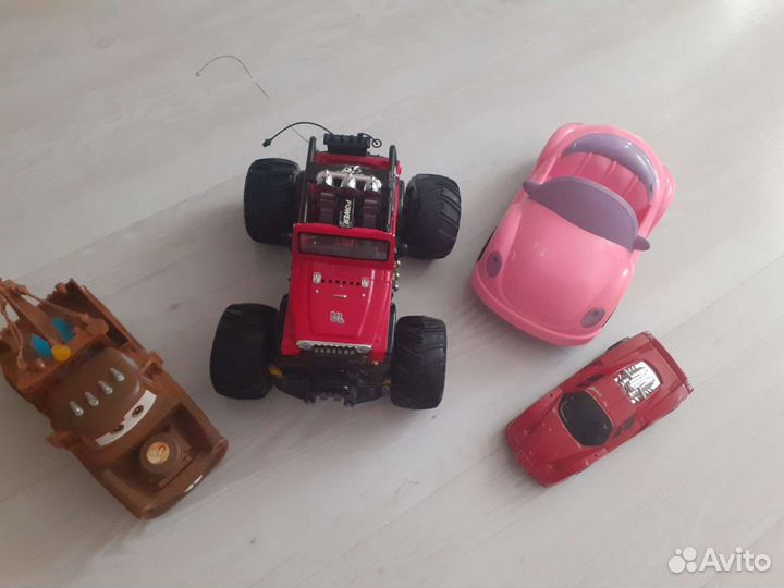 Машинки и мяч