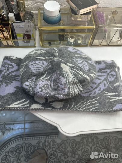 Зимние шапки, шарфы, палантин