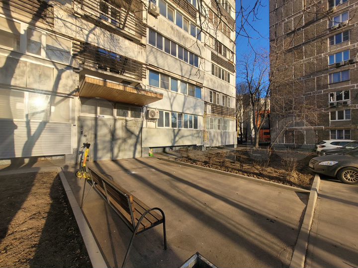Доля в 3-к. квартире, 19 м², 1/14 эт.