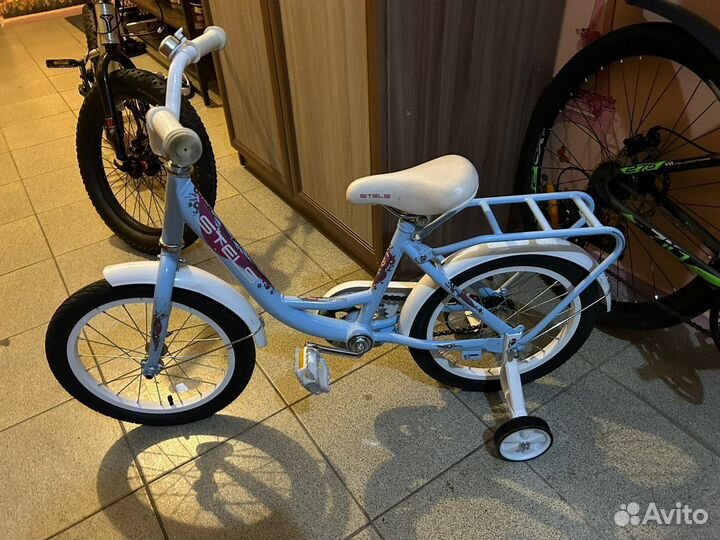 Детский велосипед четырехколесный