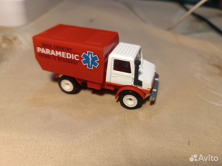Hot wheels Mercedes Unimog premium