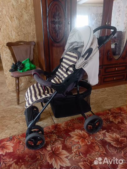 Прогулочная коляска
