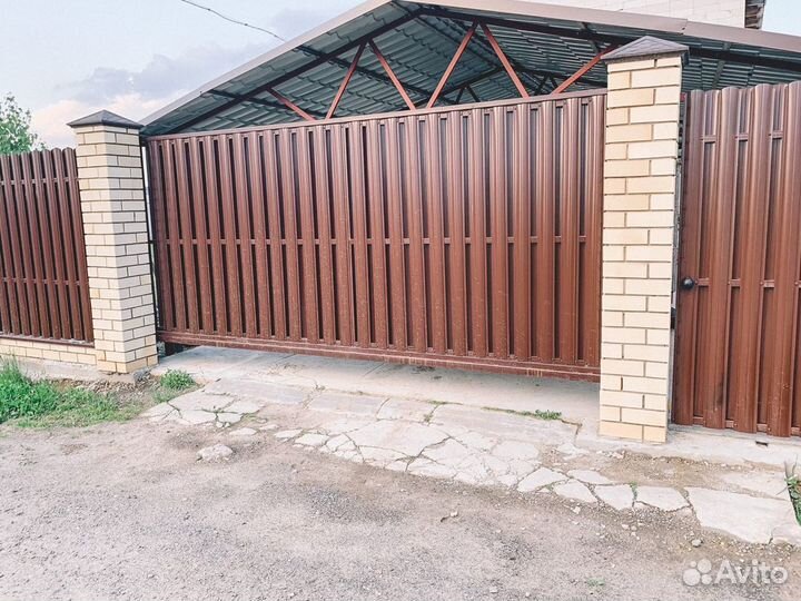 Забор из евроштакетника