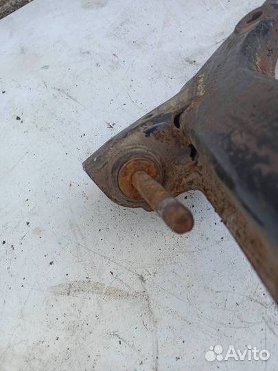 Рычаг передний правый 96218398