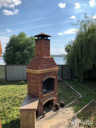 Баня на берегу водоема