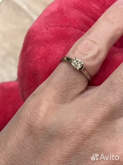Золотое кольцо с бриллиантом 0,26 карат