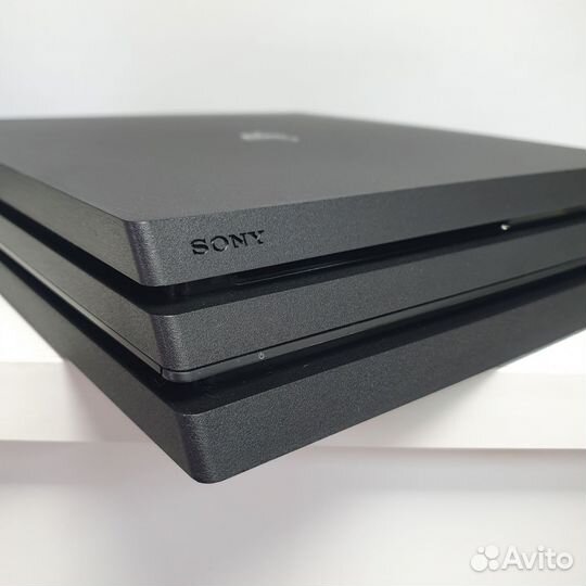 Sony PS4 PRO 1TB в идеале + футбол