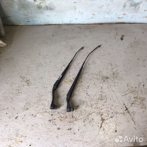 Поводок дворника Jeep Grand Cherokee WK2