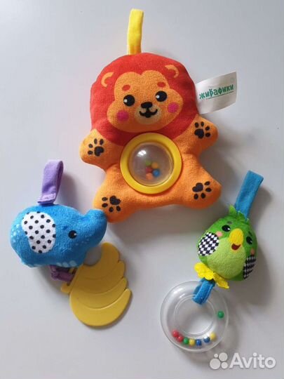 Дуга с игрушками жирафики