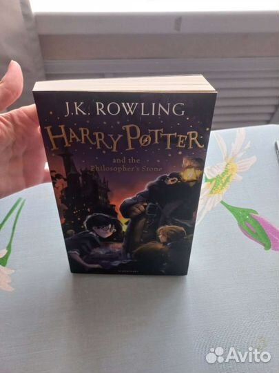 Гарри Поттер и философский камень в оригинале