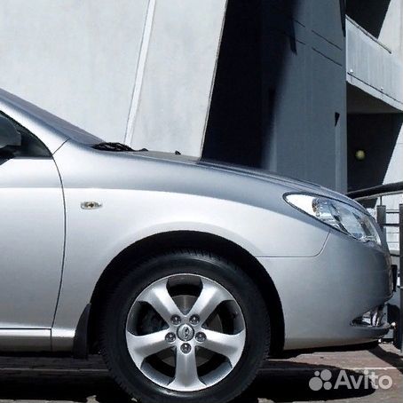 Крыло переднее правое с отверстием под