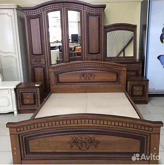 Спальный гарнитур