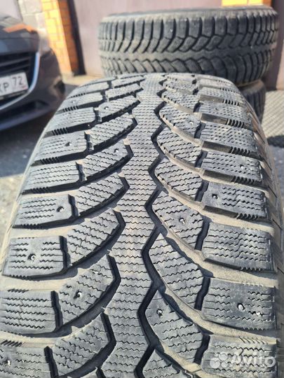 Bridgestone Blizzak Spike-01 285/60 R18 116T