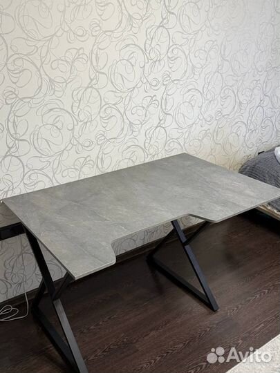 Компьютерный стол лофт с вырезом