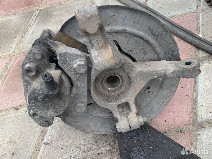 Правый кулак Renault Logan 1